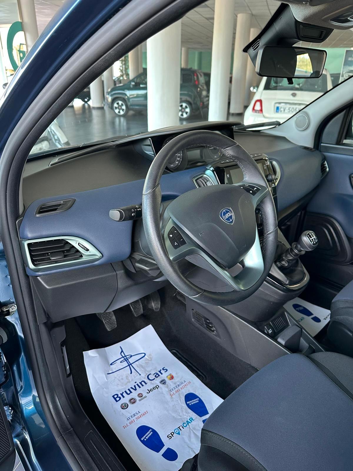 Lancia Ypsilon 1.0 FireFly 5 porte S&S Hybrid Platino