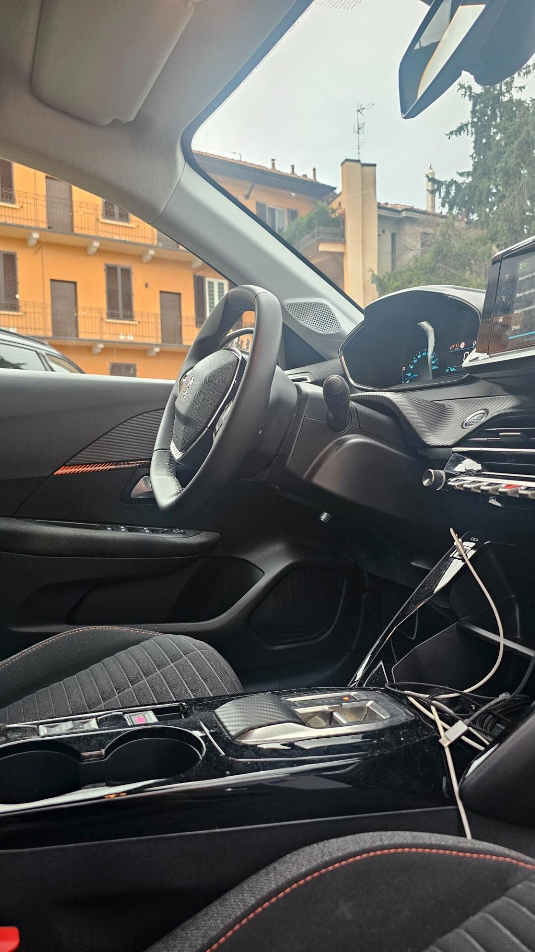 Peugeot 208 motore elettrico 136 CV 5 porte Active