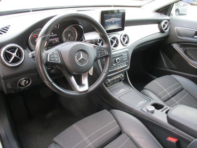 MERCEDES-BENZ GLA 200 d Automatic 4Matic Sport