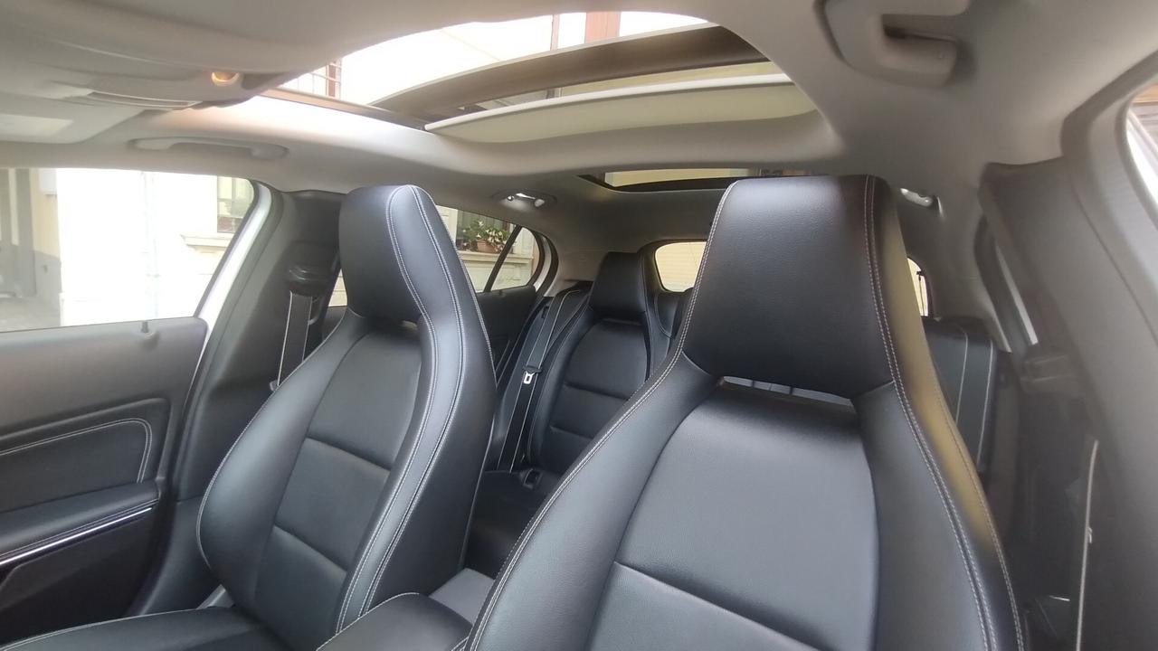 Mercedes-benz GLA 200 d Automatic Night Editin AMG Line