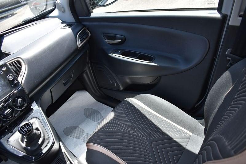 Lancia Ypsilon 1.0 FireFly 70cv Hybrid ALBERTA FERRETTI