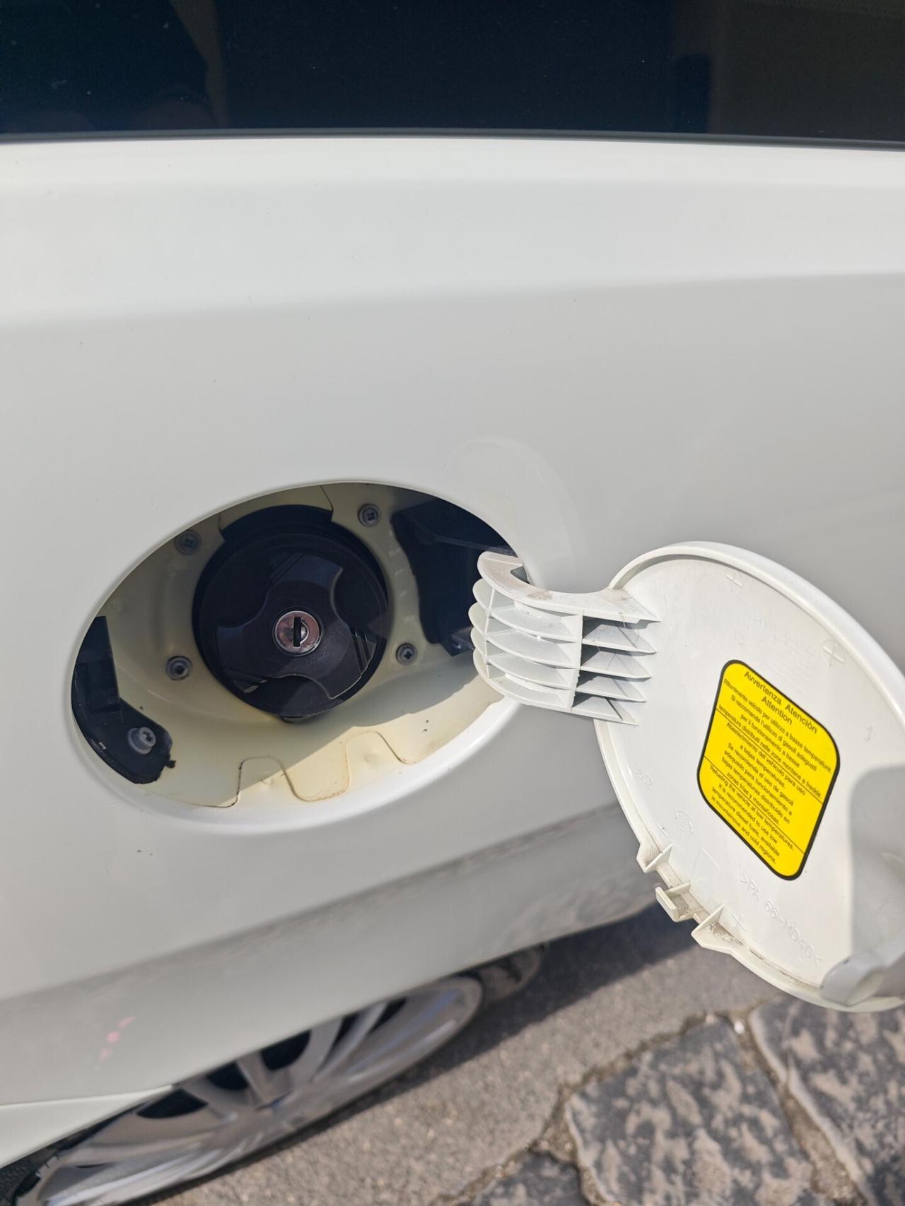 Lancia Ypsilon 1.3 MJT 75 CV Versus