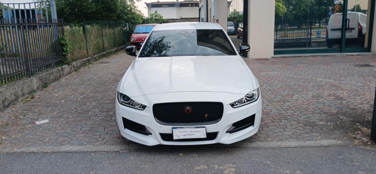 Jaguar XF 2.0 D 180 cv automatica look sportivo