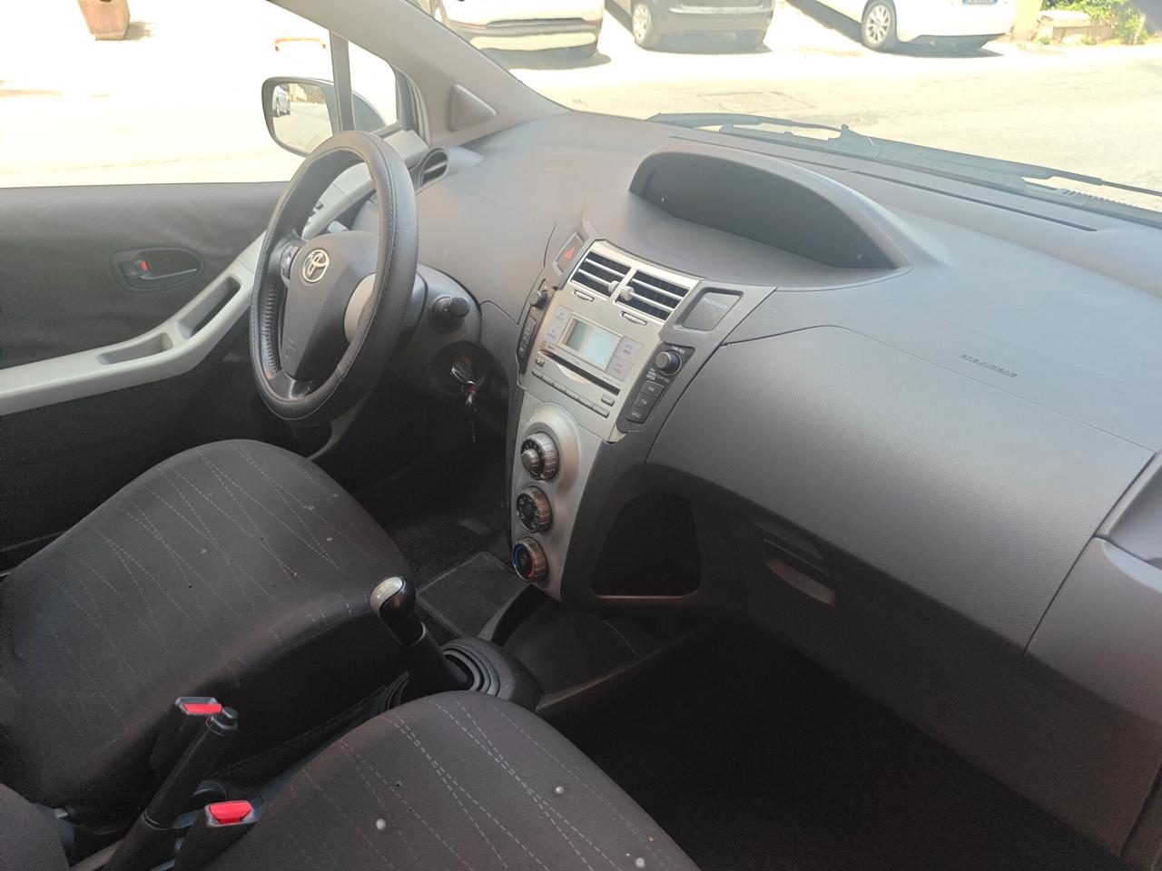 Toyota Yaris 1.0 Sol Ok neop