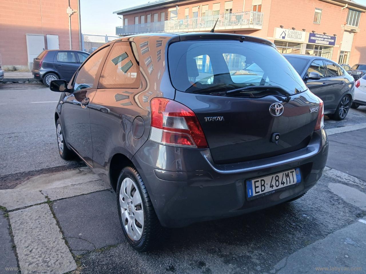 TOYOTA Yaris 1.0 3p.