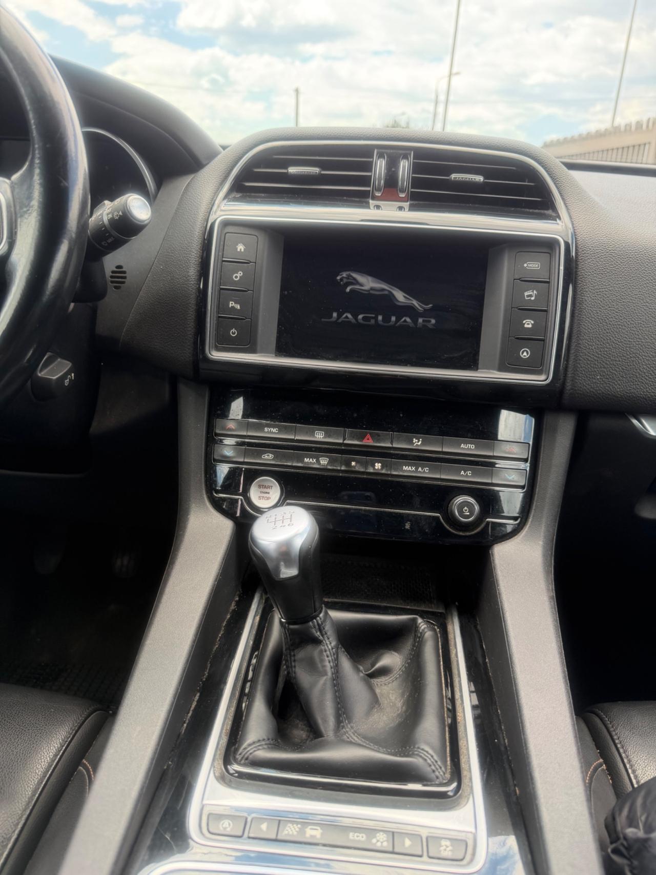 Jaguar F-Pace 2.0 D 180 CV AWD Portfolio