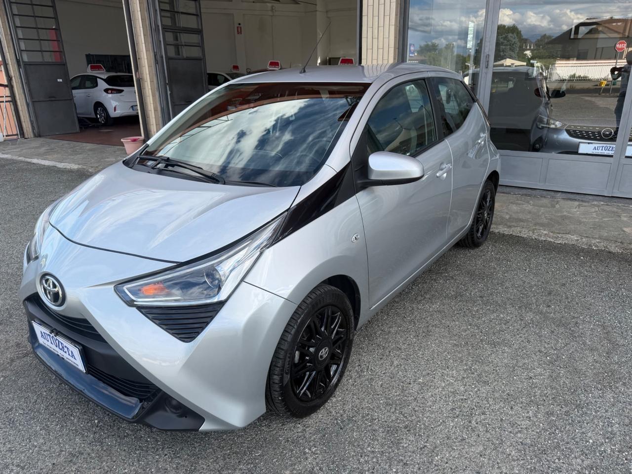Toyota Aygo Connect 1.0 72 CV 5 porte x-wave