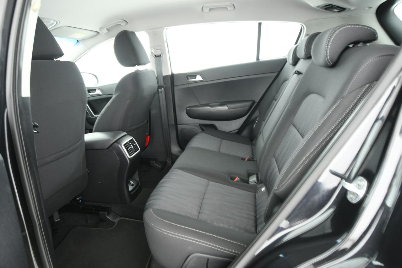 KIA Sportage 1.6 crdi mhev Business Class 2wd 136cv dct NEOPATENTATI+CAMERA