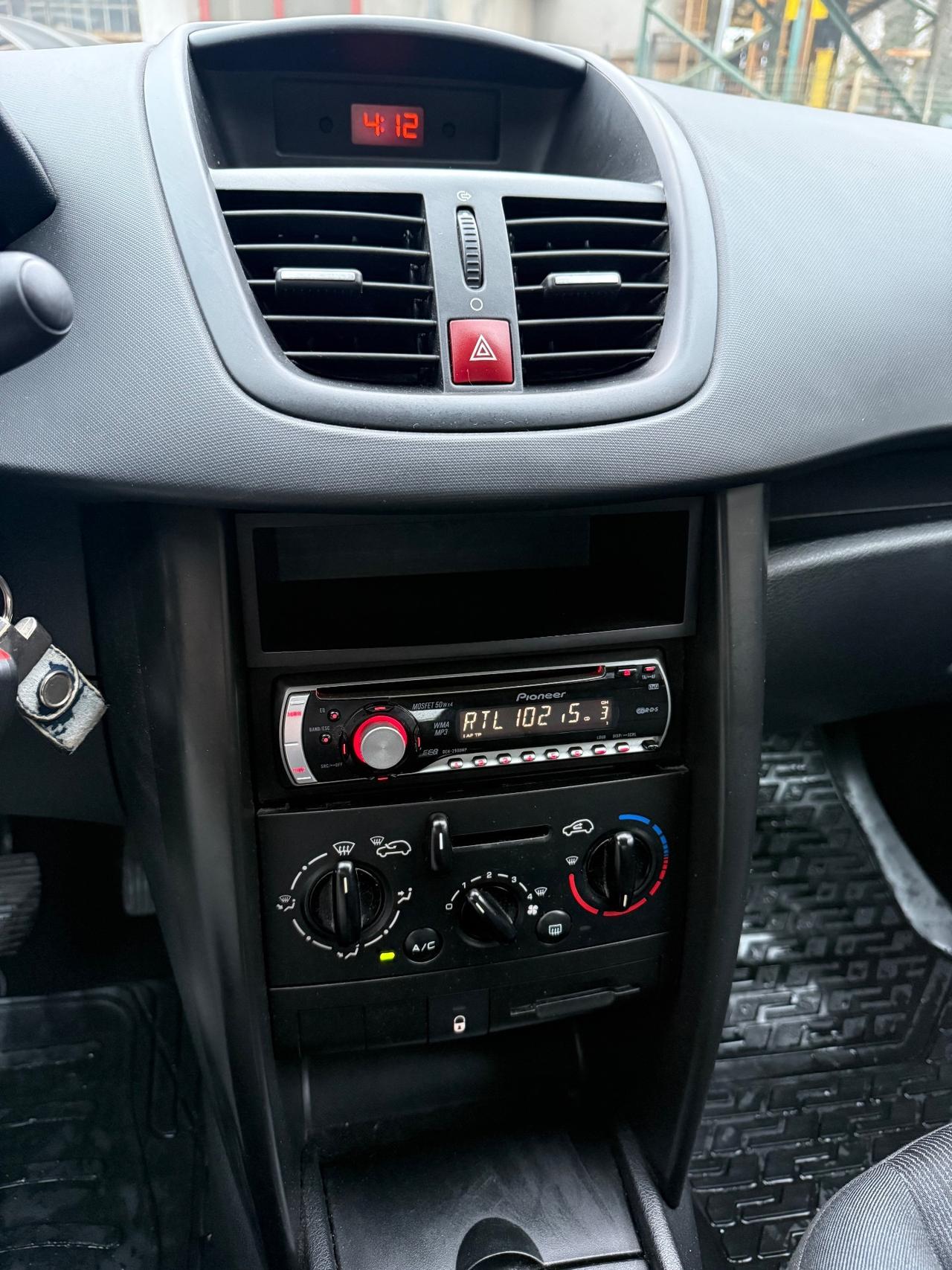 Peugeot 207 1.4 8V 75CV 3p. ONE Line