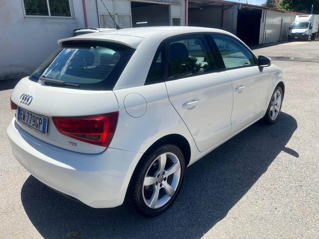 Audi A1 5P-1.6 tdi/90cv-full-2014