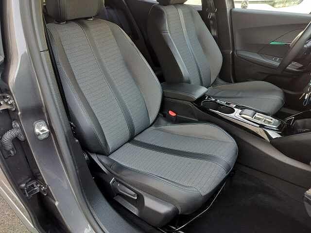 Peugeot 2008 PureTech 130 S&S EAT8 Allure Pack