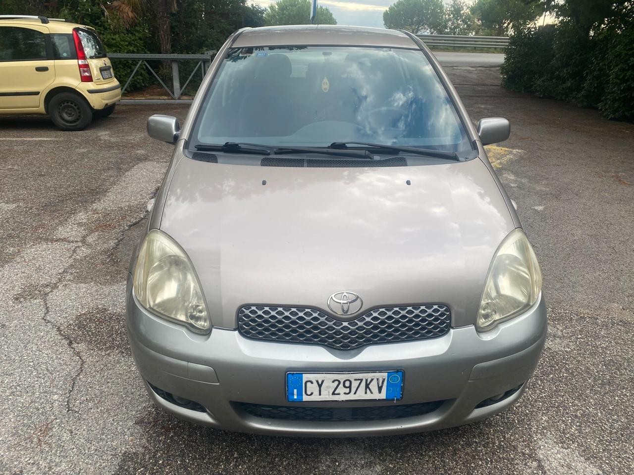 Toyota Yaris 1.0i 16V cat 5 porte Sol