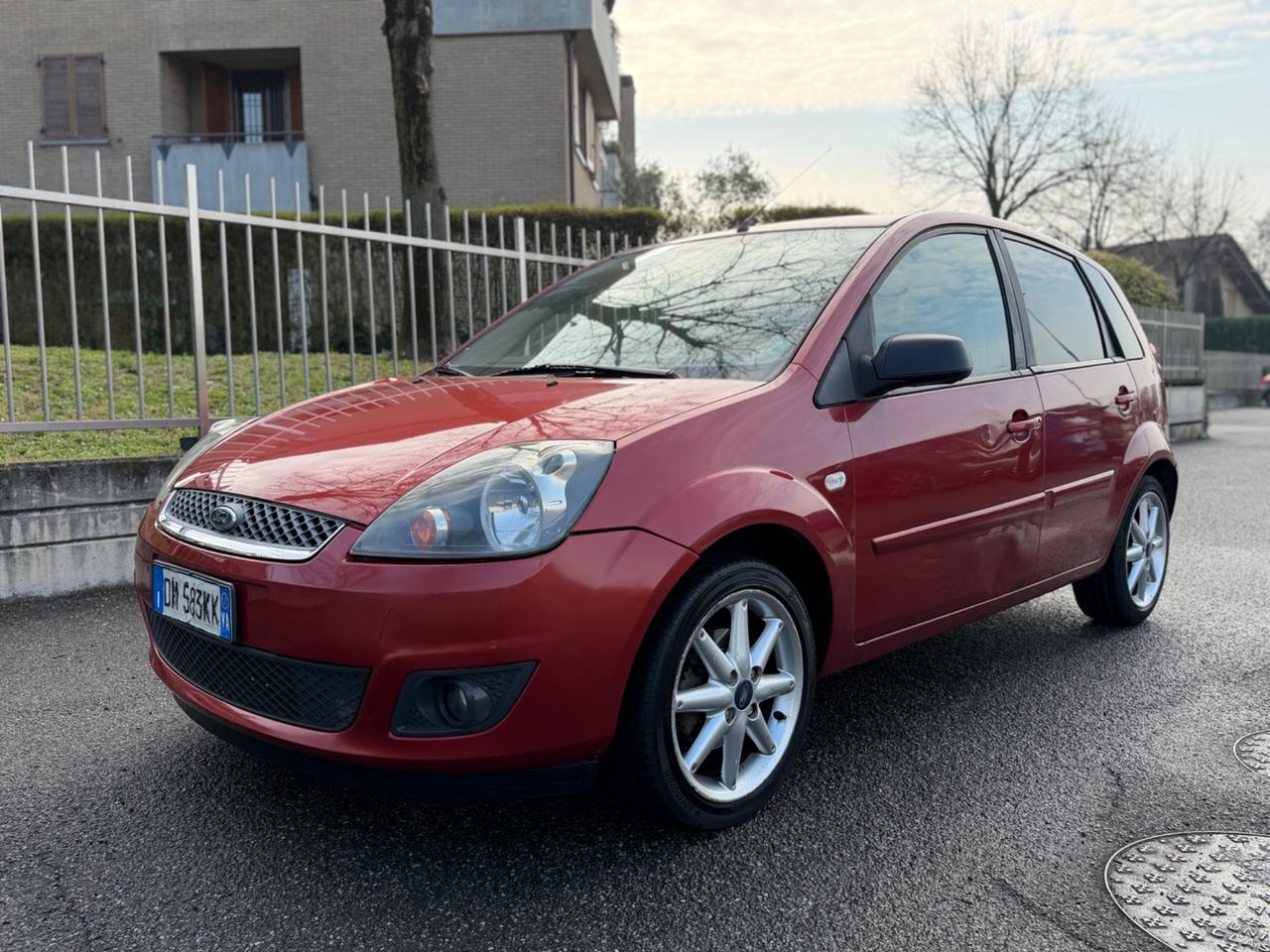 Ford Fiesta 1.4 16V 3p. Ghia Euro 4 ok neopatentati