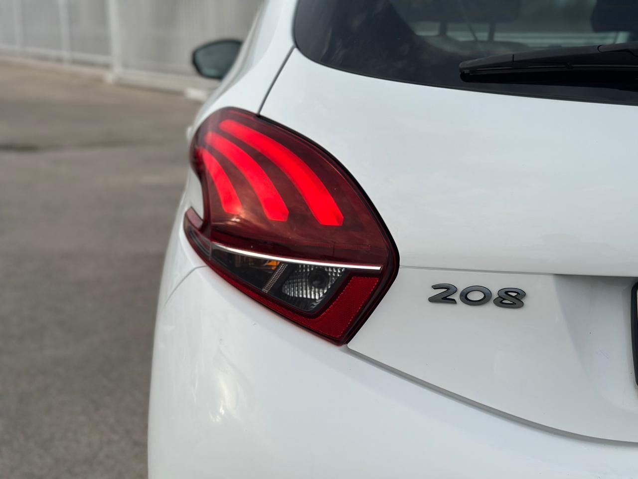 Peugeot 208 2017 1.2 benzina 82 CV Active PARI AL NUOVO