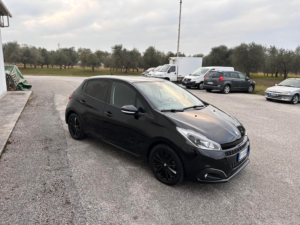 Peugeot 208 BlueHDi 75 5 porte Black Line