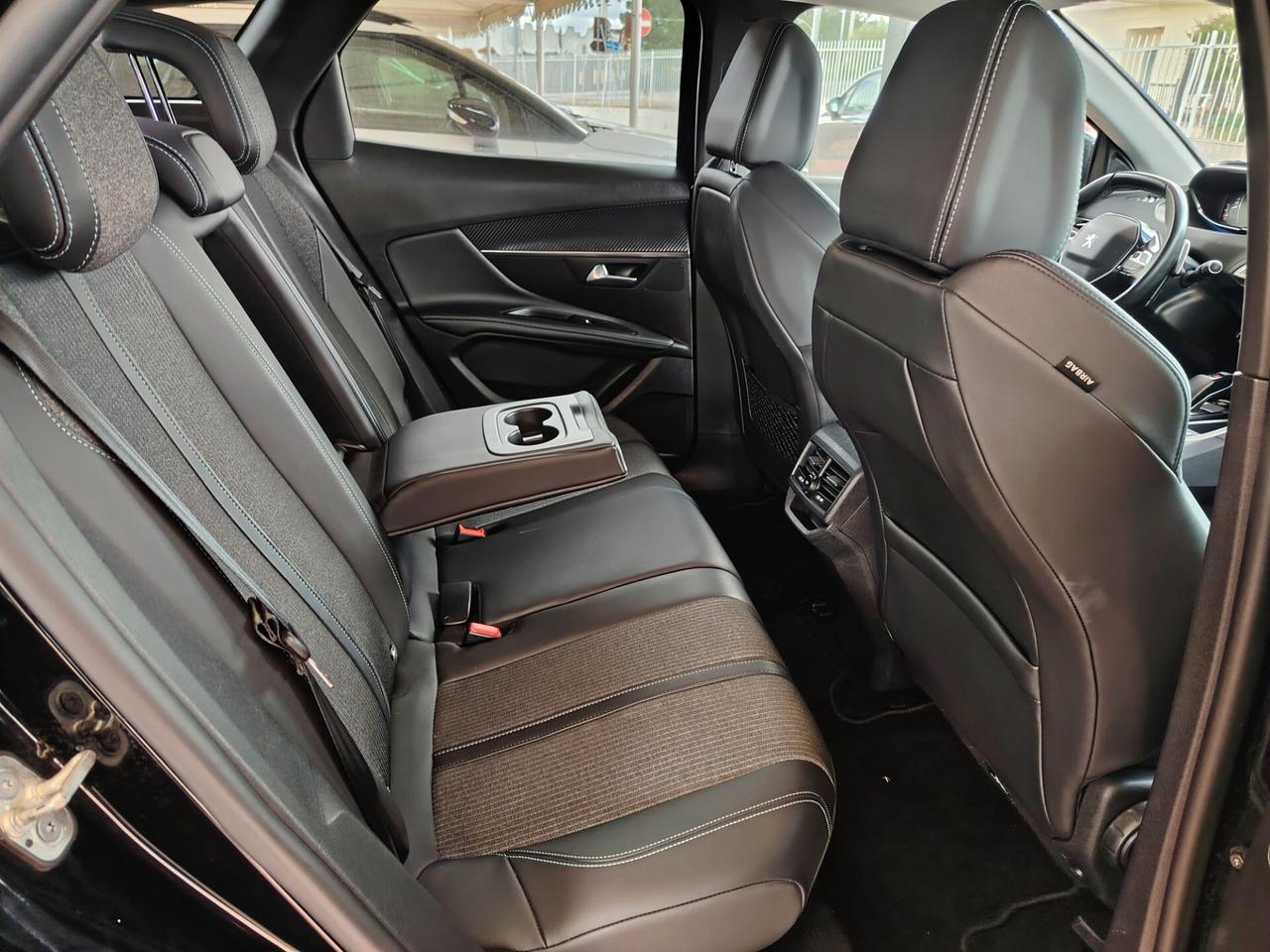Peugeot 3008 BlueHDi 130 S&S EAT8 Allure Pack 2022