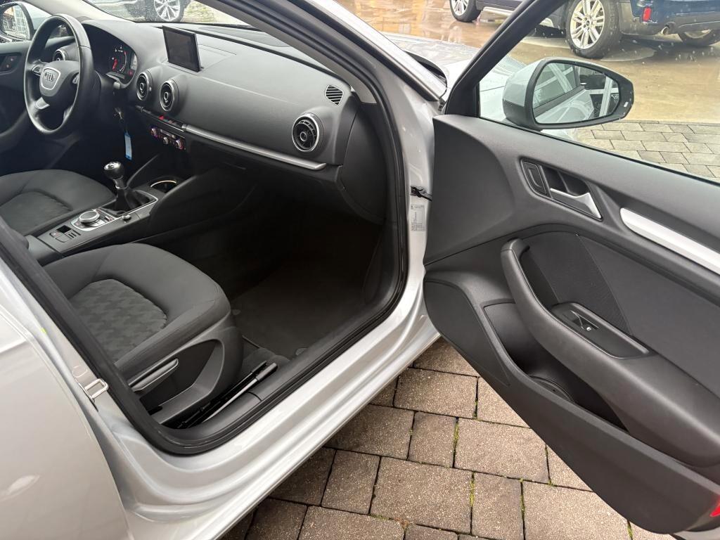 Audi A3 Sportback 1.6 TDI 105cv Ambiente