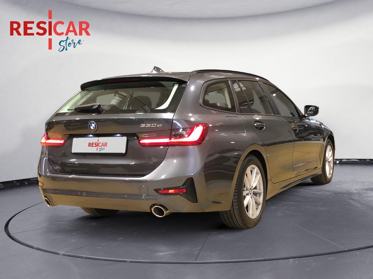 BMW 330e Touring Business Advantage auto