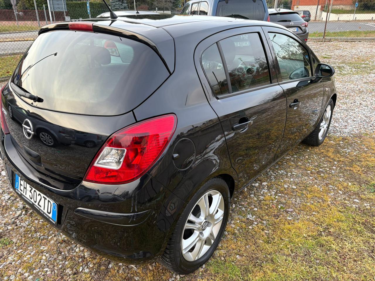 Opel Corsa 1.2 5 porte Cosmo - Ok Neopatentato