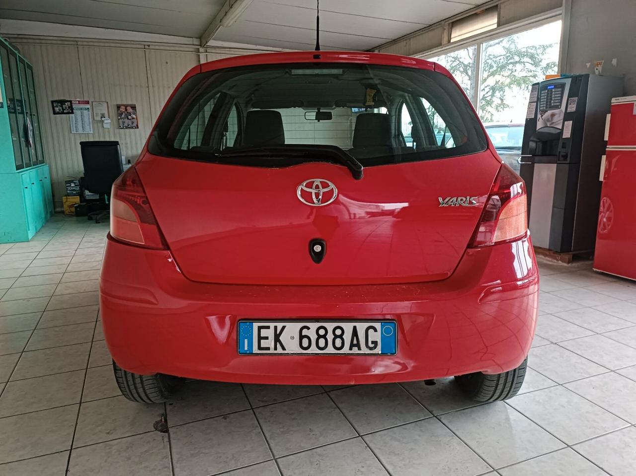 Toyota Yaris 1.0 5 porte Sol