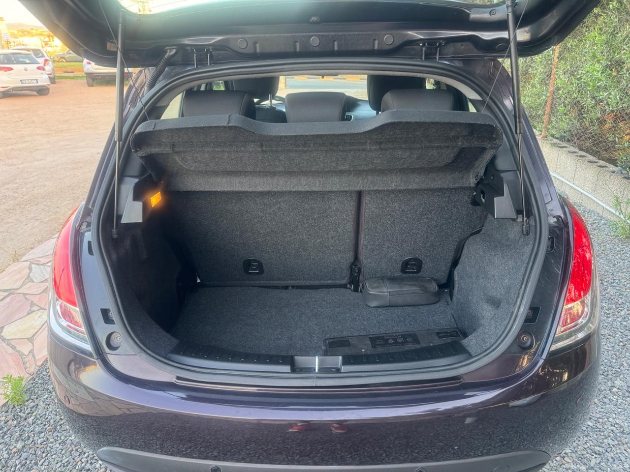 Lancia Ypsilon 1.2 69 CV 5 porte S&S Platinum