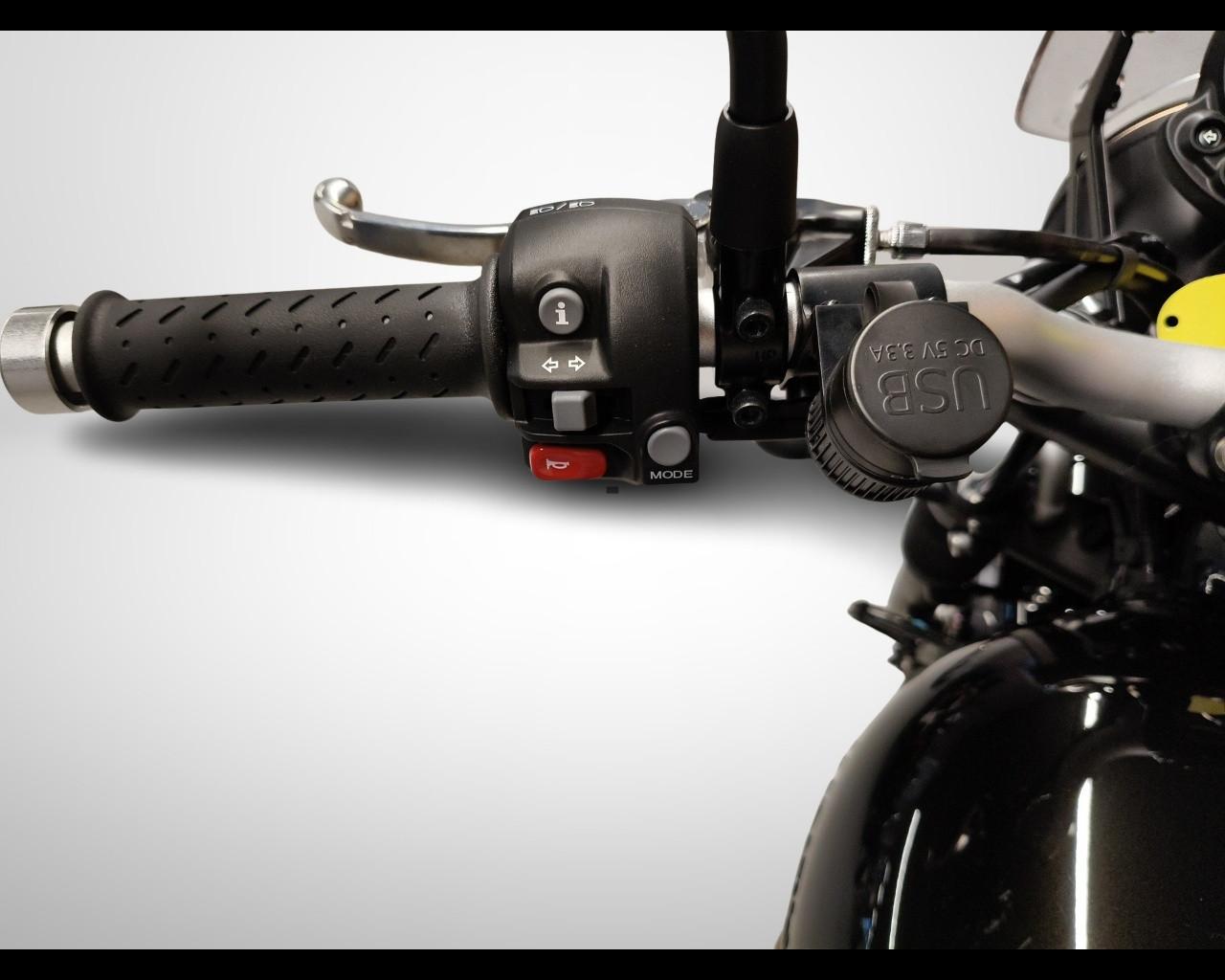 TRIUMPH Scrambler 900 - Stealth Edition