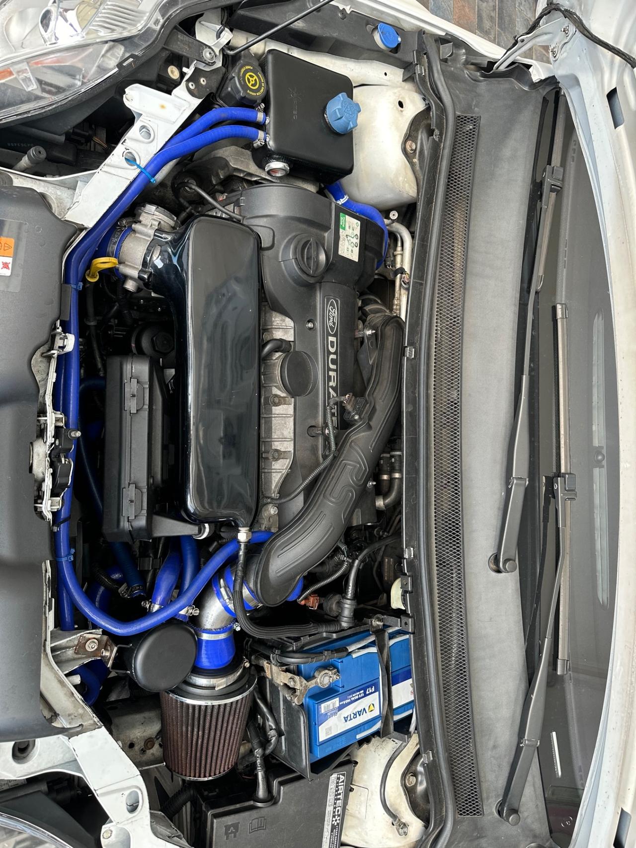 Ford Focus 2.5T RS white edition