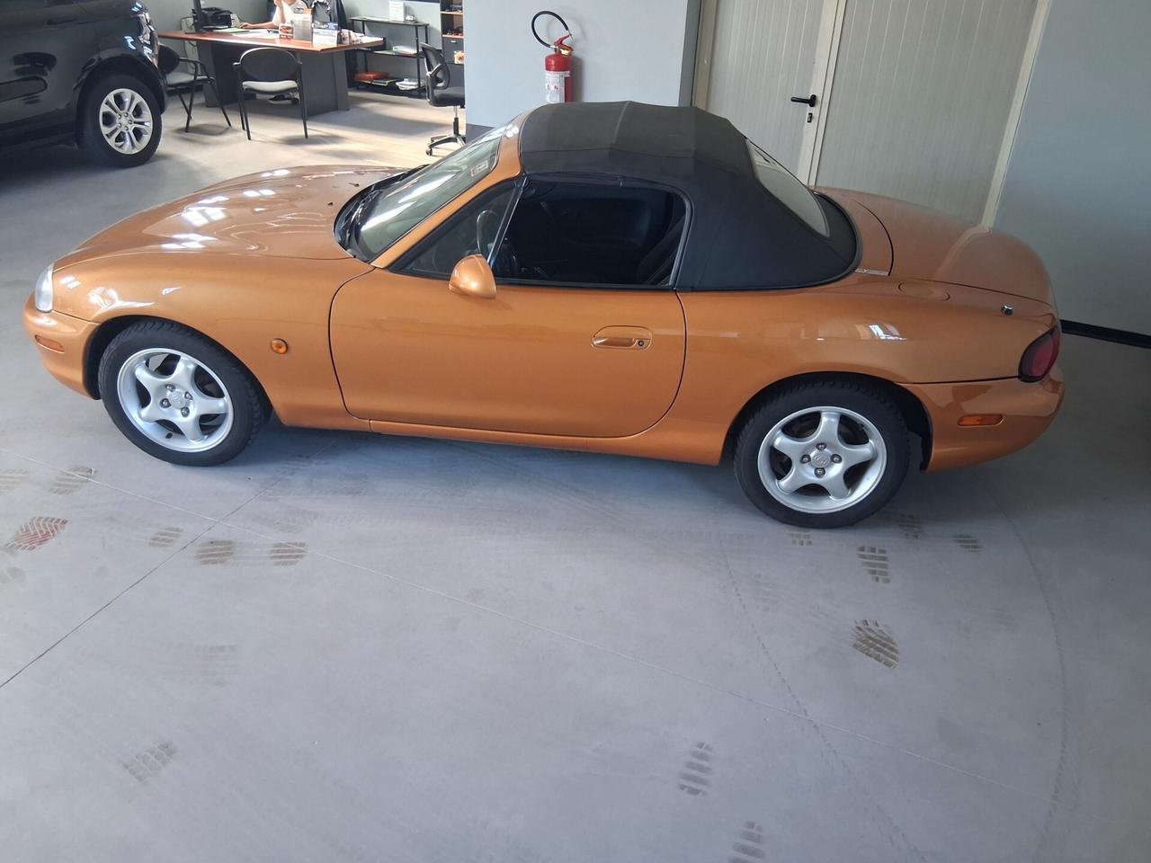Mazda MX-5 1.6i 16V cat