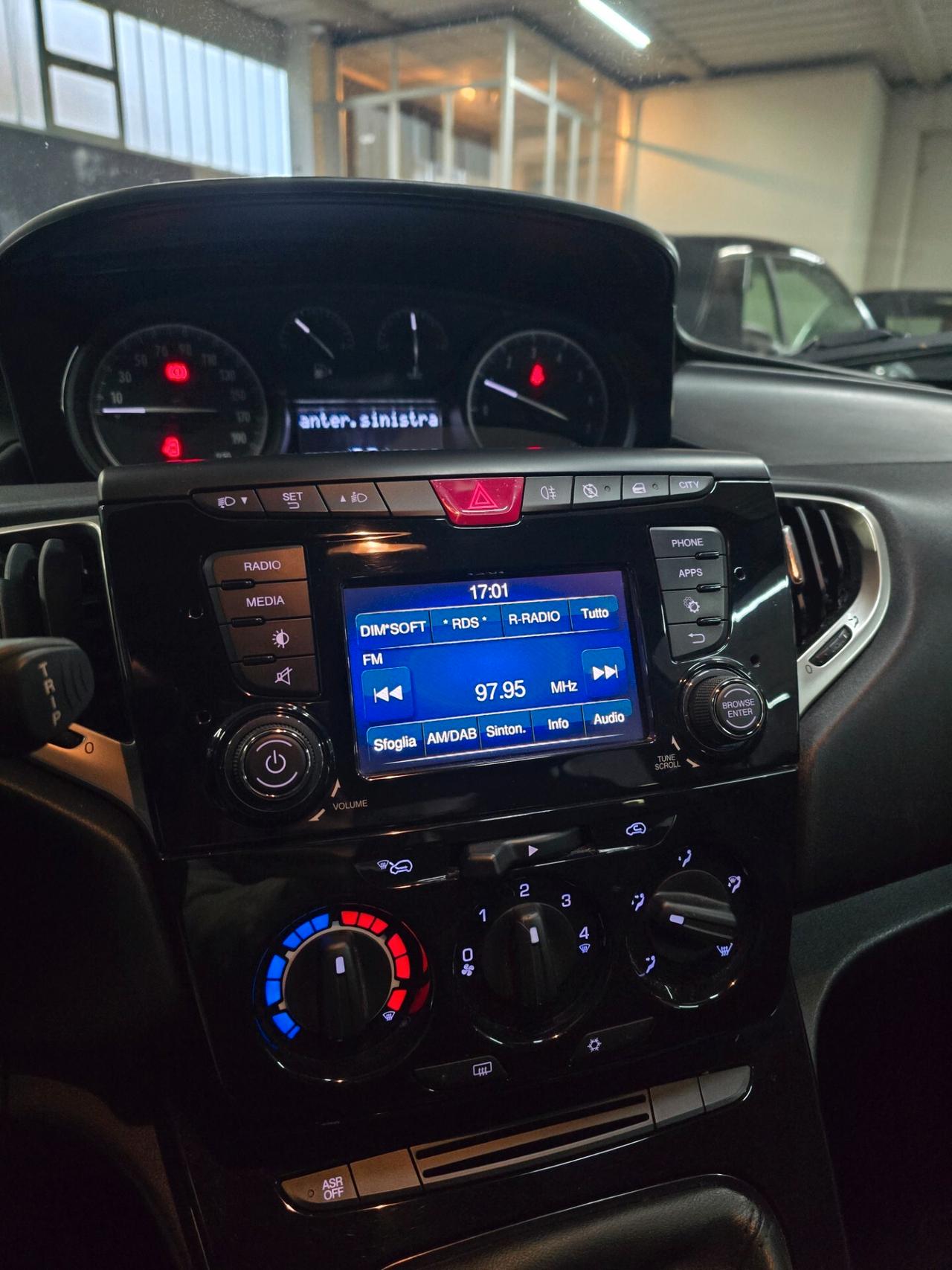 Lancia Ypsilon 1.2 69 CV 5 porte S&S Platinum