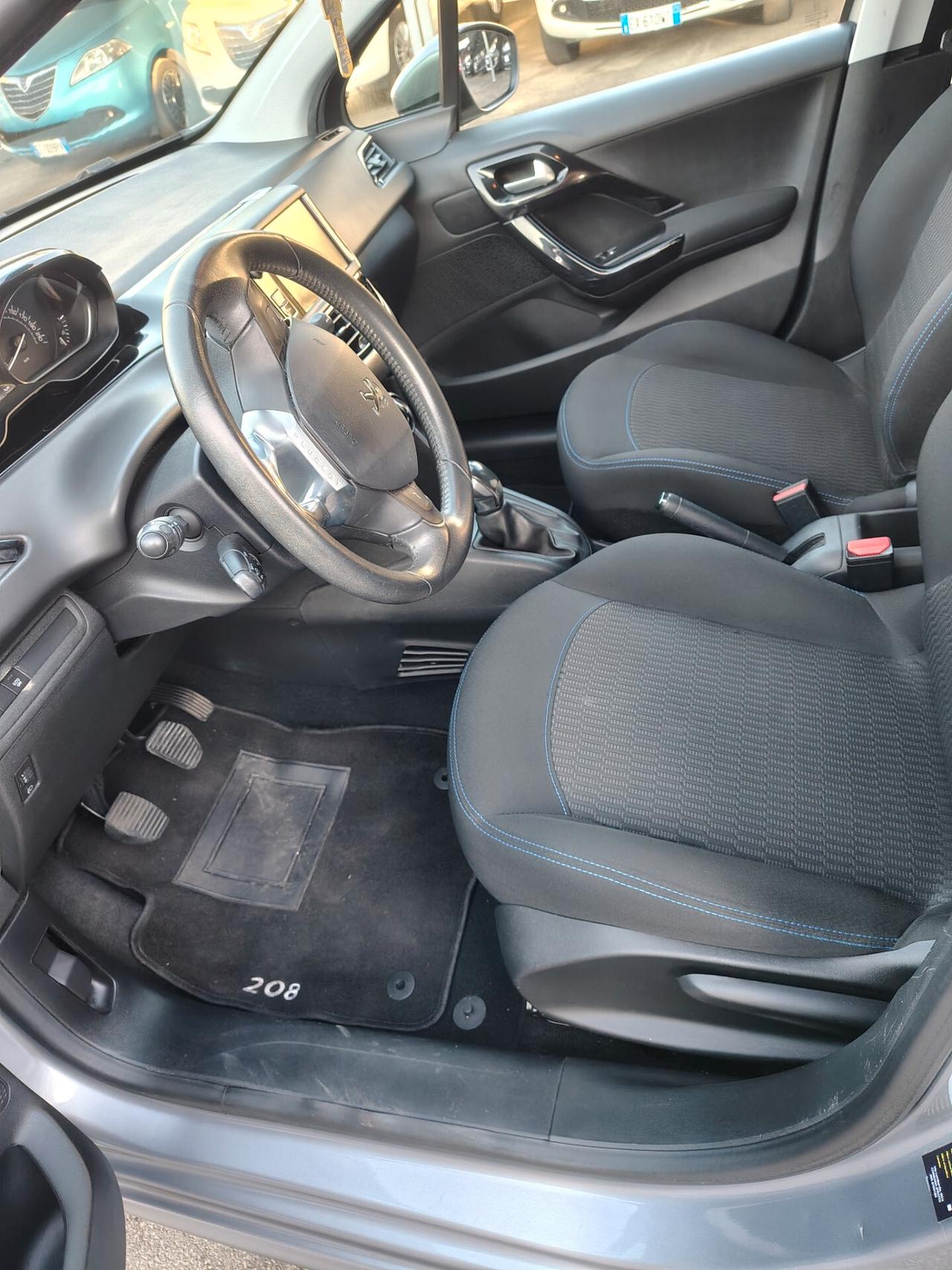 Peugeot 208 PureTech 82 Stop&Start 5 porte Signature