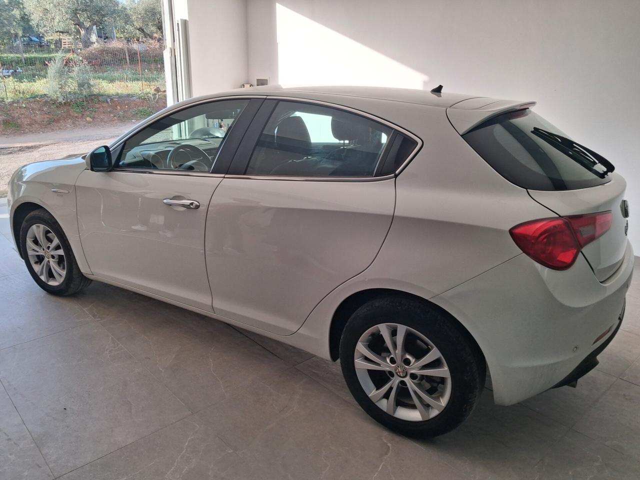 Alfa Romeo Giulietta 1.6 JTDm-2 105 CV Distinctive