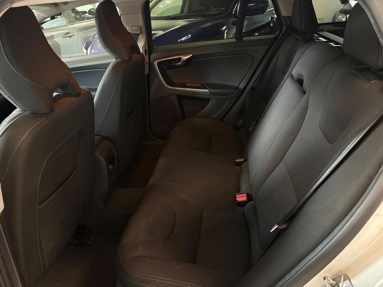 Volvo V60 D5 Geartronic Momentum