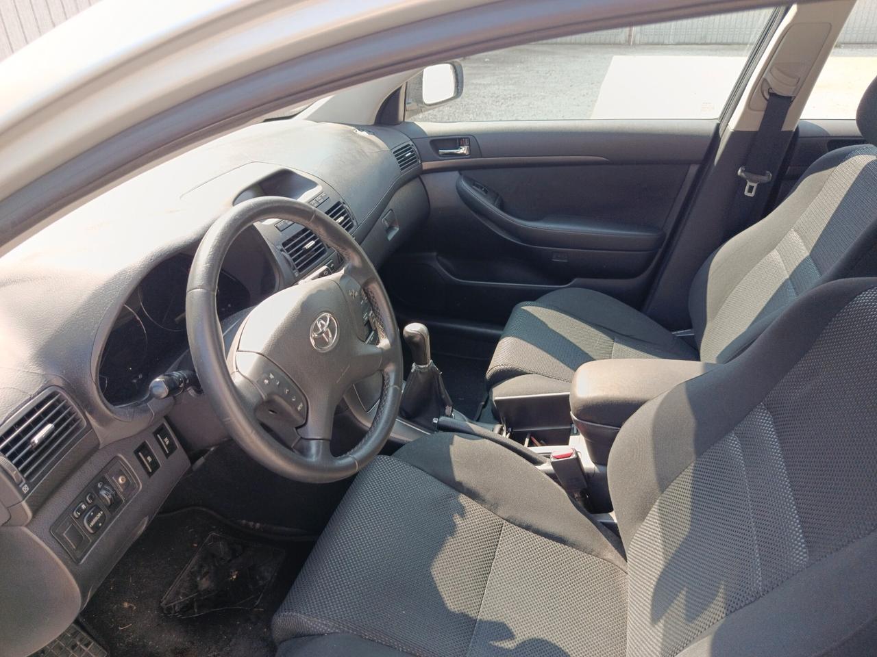 Toyota Avensis 2.0 D-4D 16V Station Wagon DOPPIO TRENO DI PNEUMATICI
