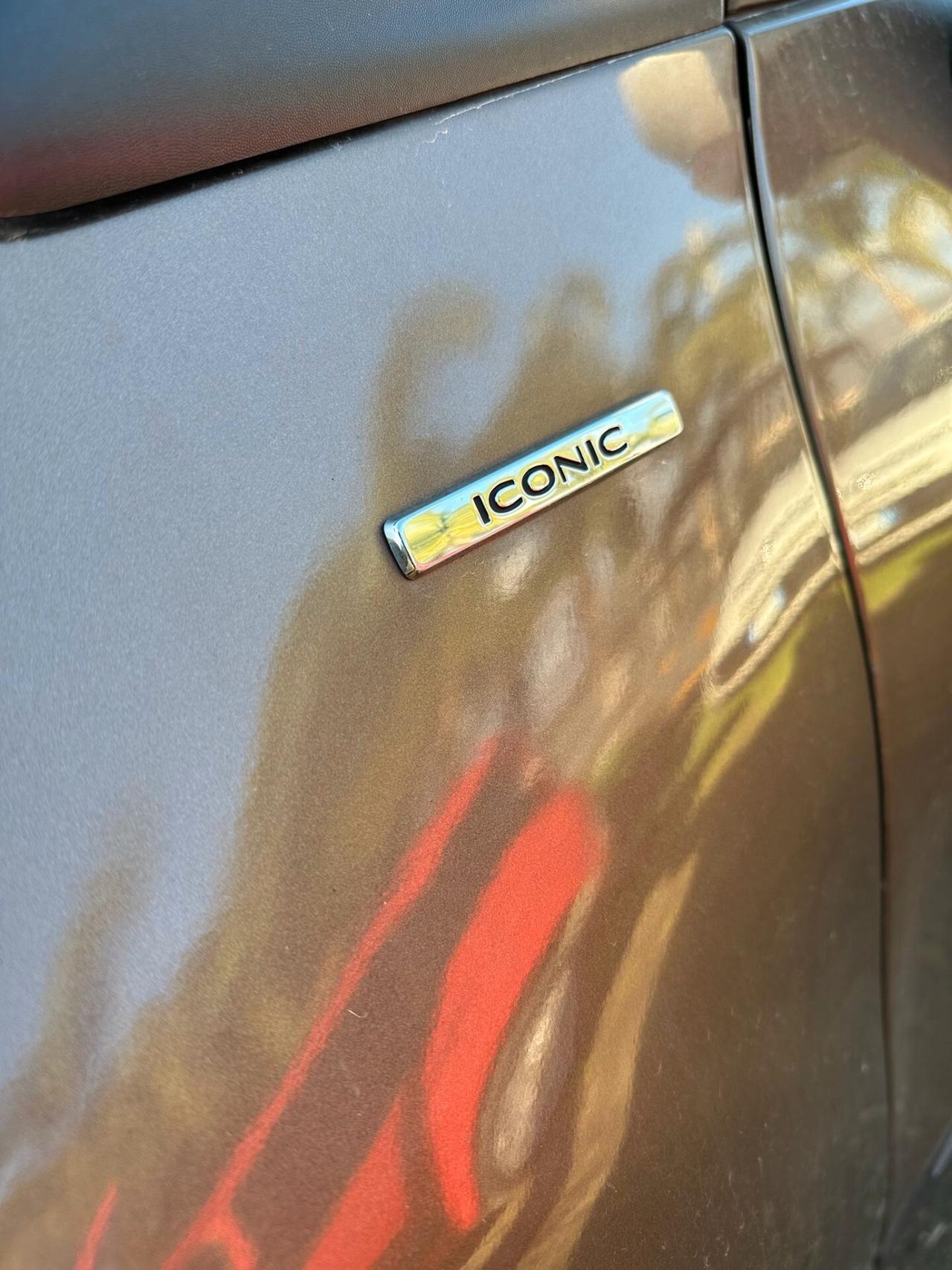 Renault Captur 1.5 90 Energy Iconic LEGGERMENTE SINISTRATA