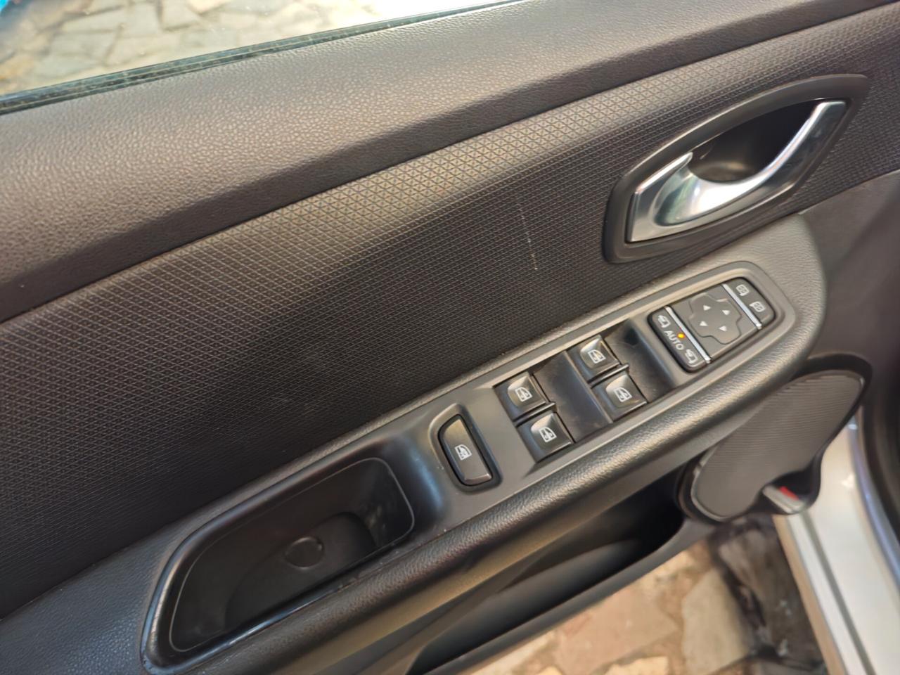 Renault Clio dCi 8V 90 CV 5 porte Moschino Intens