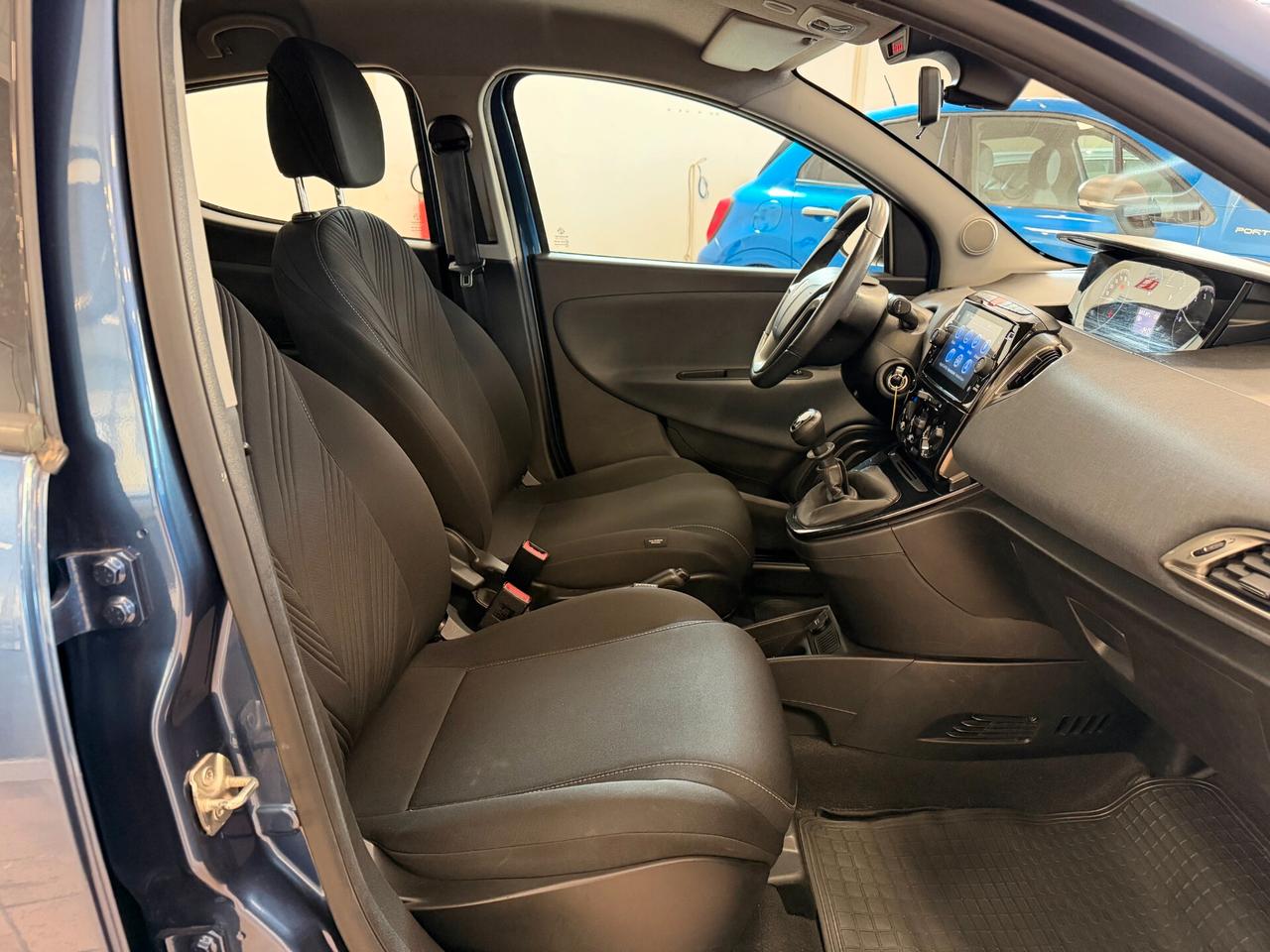 Lancia Ypsilon 1.0 FireFly S&S Hybrid Alberta Ferretti