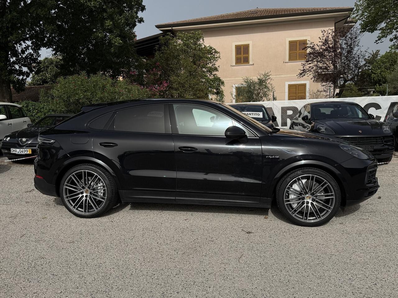 PORSCHE CAYENNE COUPE GTS SPORT CHRONO E-HYBRID