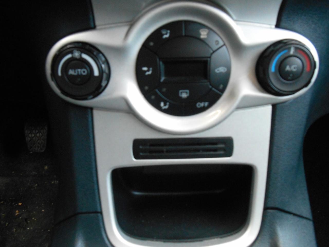 Ford Fiesta 1.4 5 porte Bz.- GPL Titanium ok Neopatentati