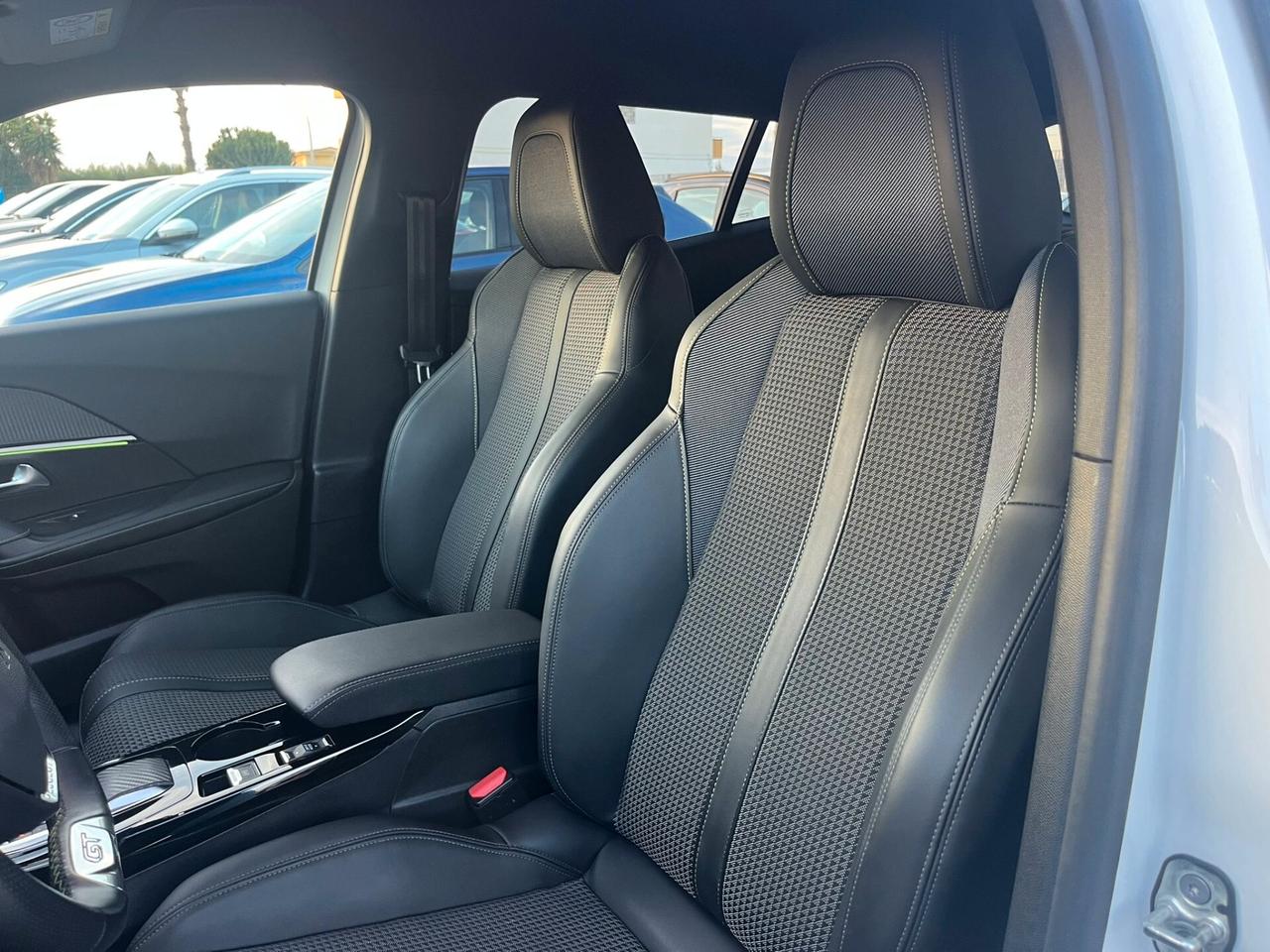 Peugeot 2008 BlueHDi 130 S&S EAT8 GT