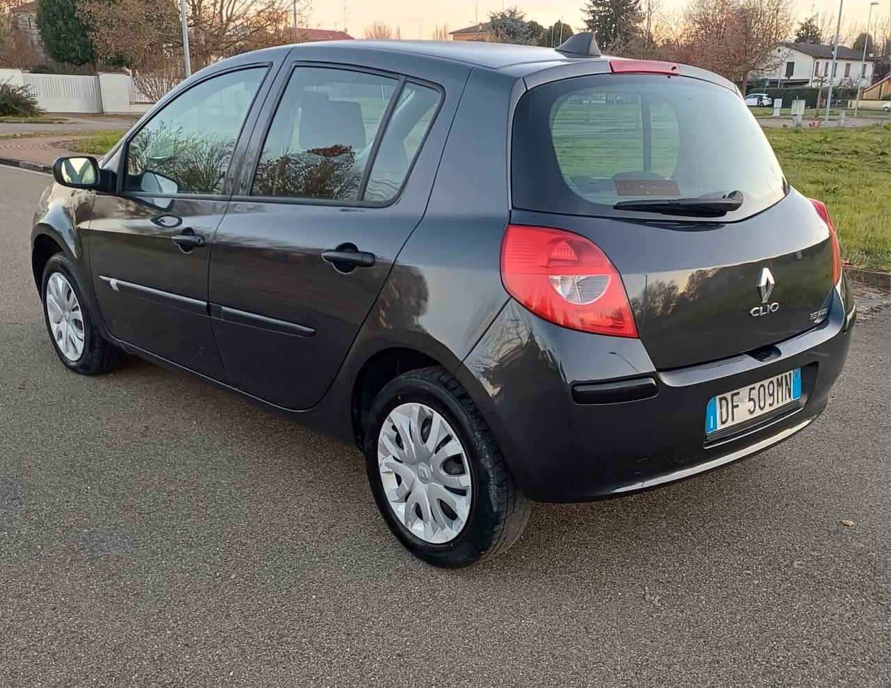 Renault Clio 1.2 16V 5 porte Luxe