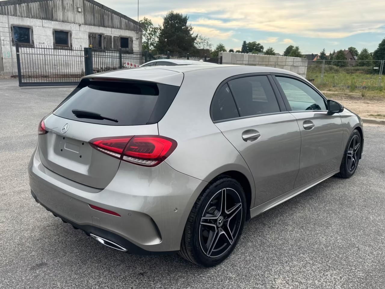 Mercedes-benz A 180 Premium AMG 136CV MBUX