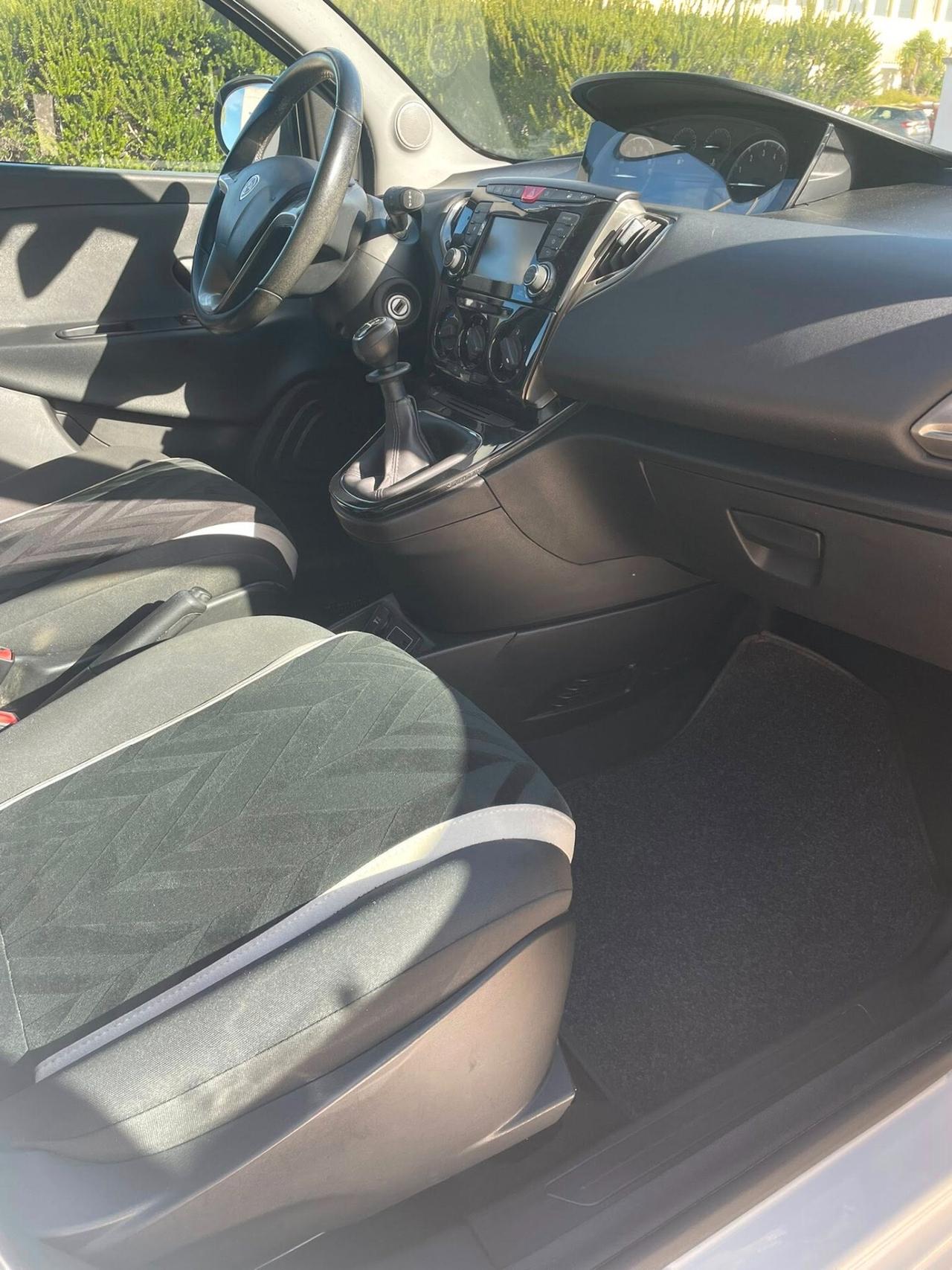 Lancia Ypsilon 1.2 69 CV 5 porte Gold