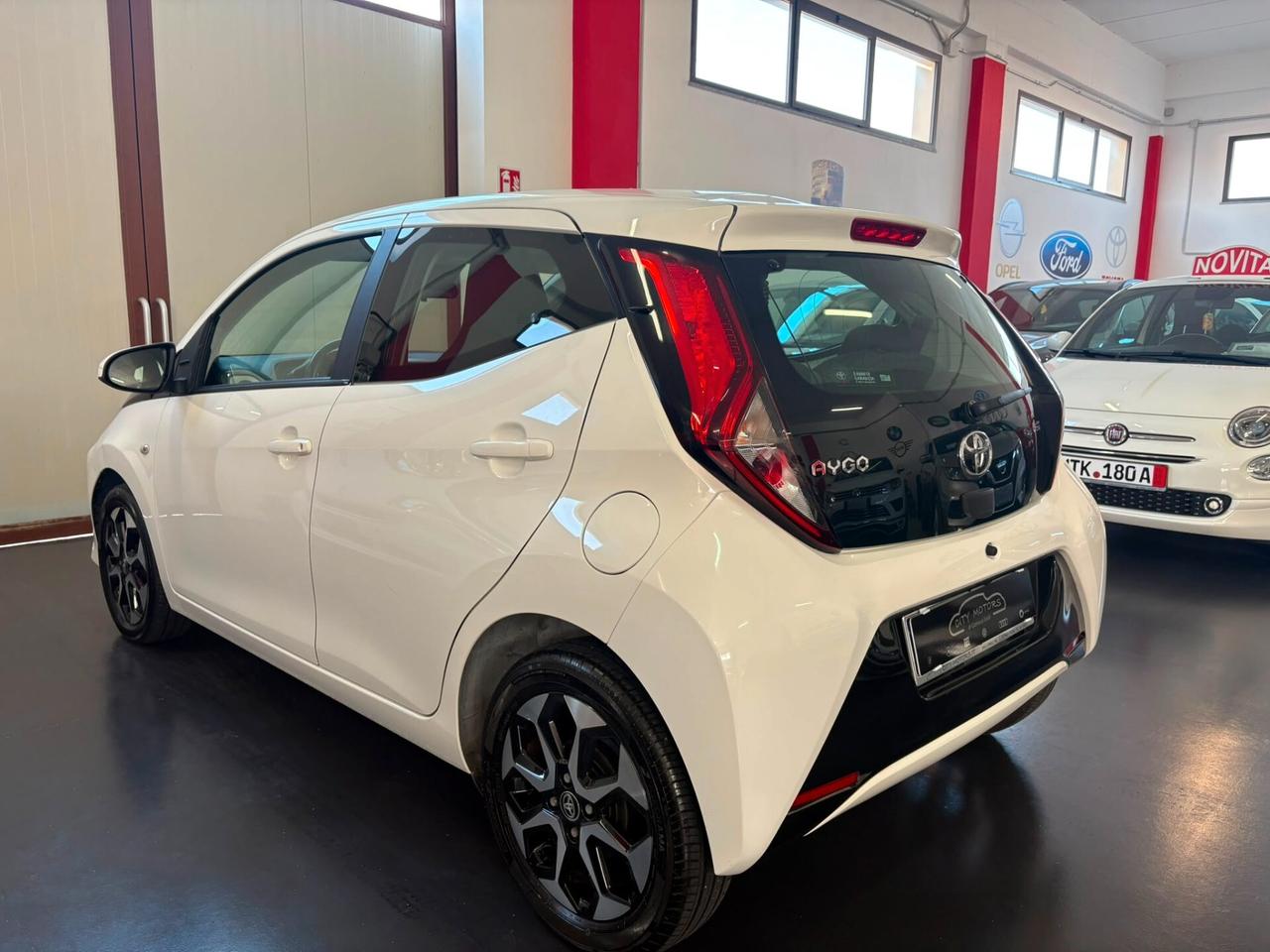 Toyota Aygo 1.0 VVT-i 69 CV 5 porte x-cool