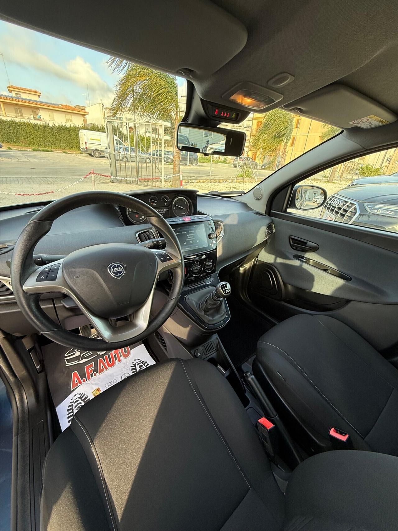 Lancia Ypsilon 1.0 FireFly 5 porte S&S Hybryd Gold