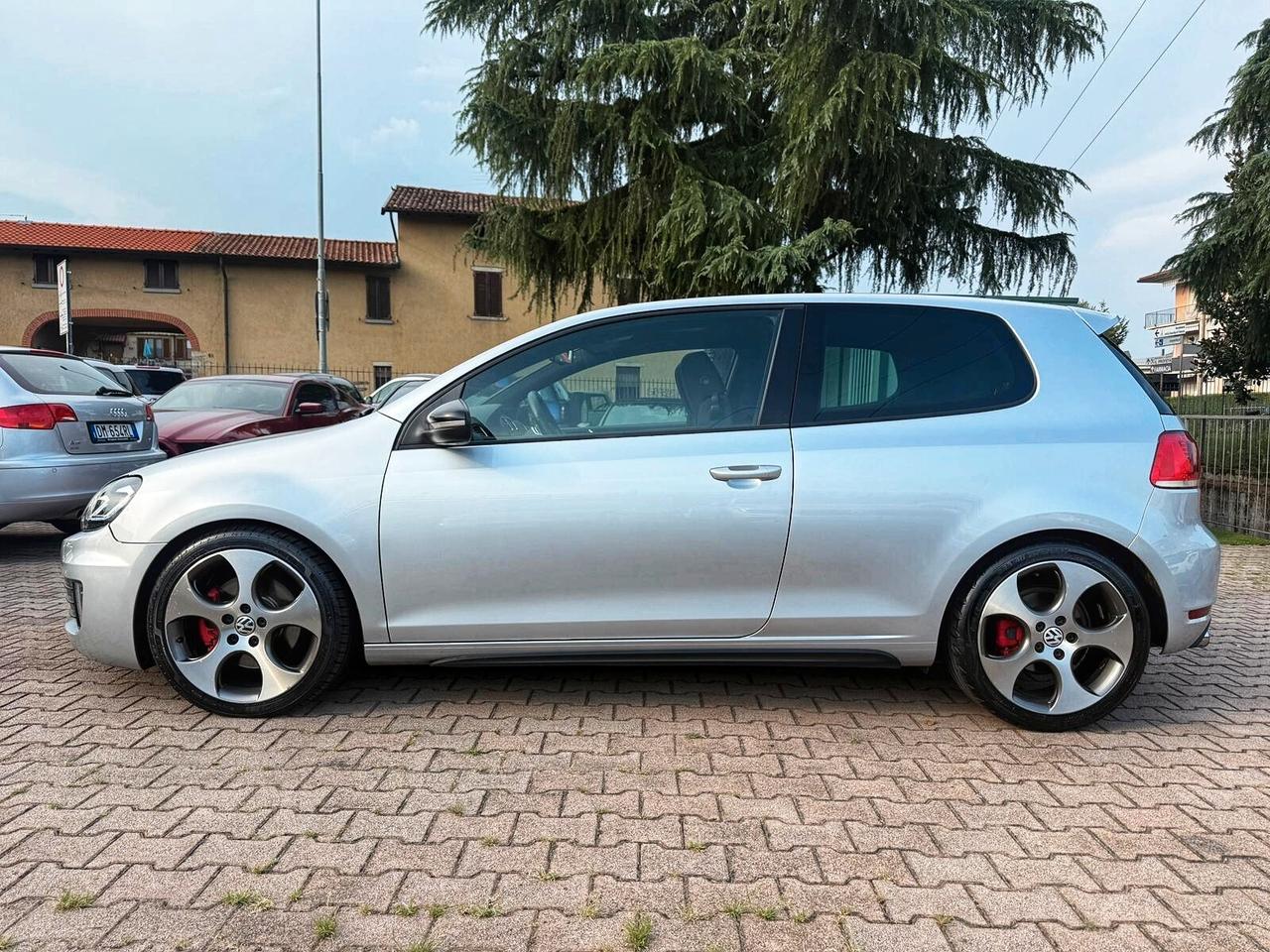 Volkswagen Golf GTI 2.0 TSI DSG 3p.