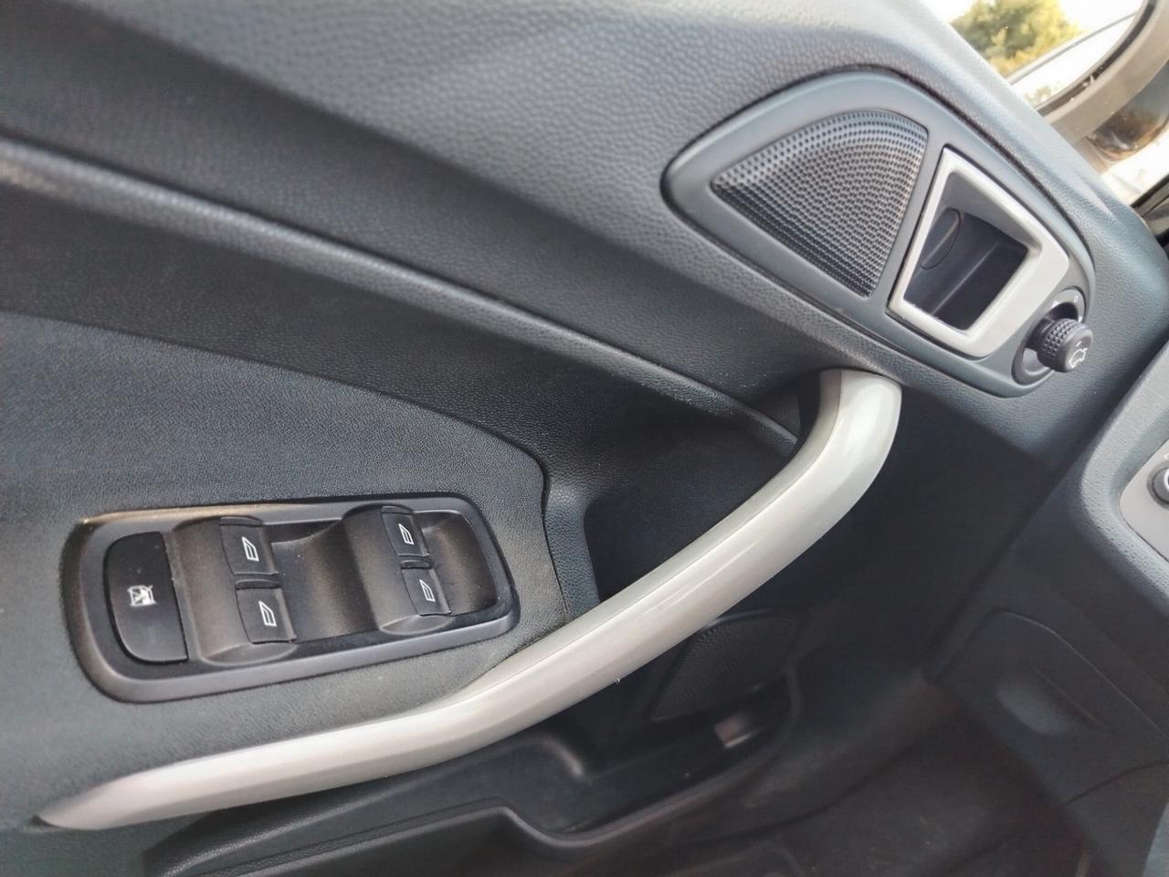Ford Fiesta 1.4 5 porte Bz.- GPL Titanium