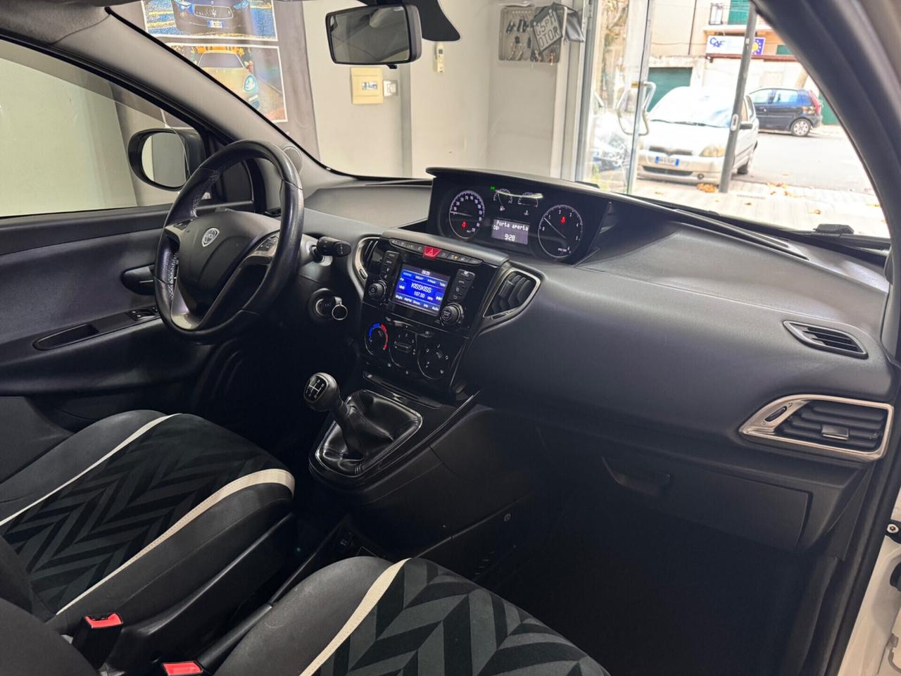 Lancia Ypsilon 1.3 MJT 95 CV 5 porte S&S Gold