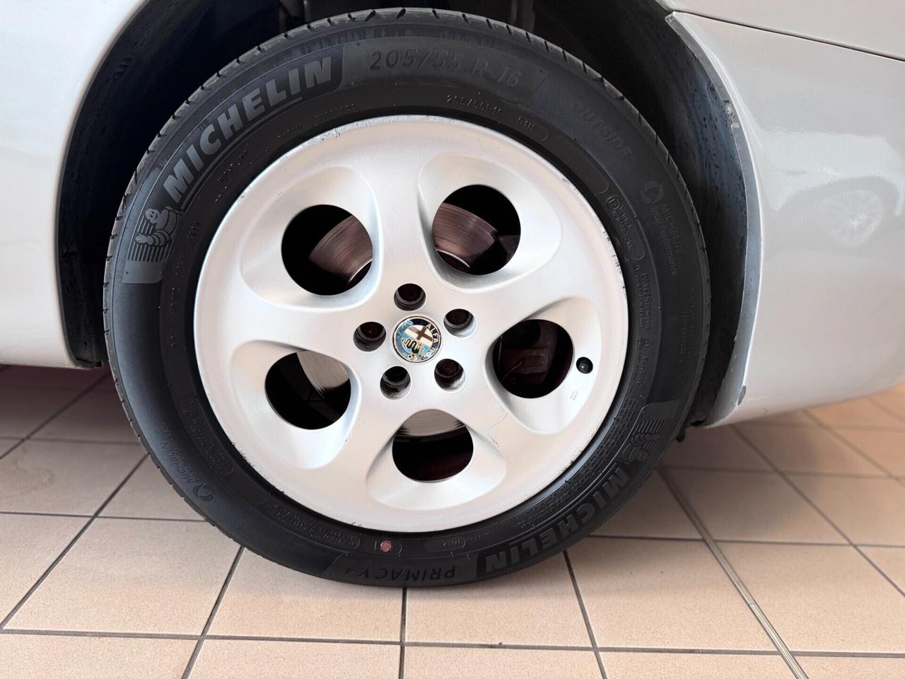 Alfa Romeo 147 1.9 JTD (120) 5 porte Distinctive