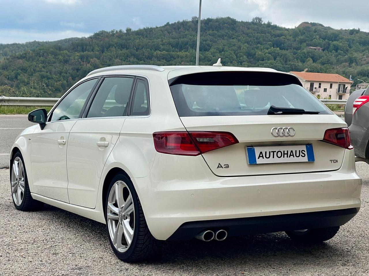 Audi A3 Sportback 2.0 TDI 150cv S-Line - R18 - LED