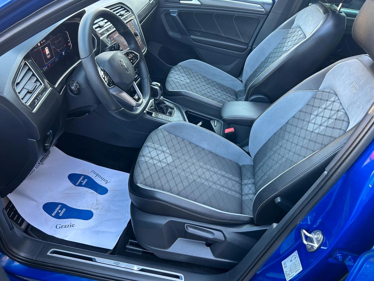 Volkswagen Tiguan 2.0 TDI 150 CV SCR DSG R-Line TETTO PANORAMICO